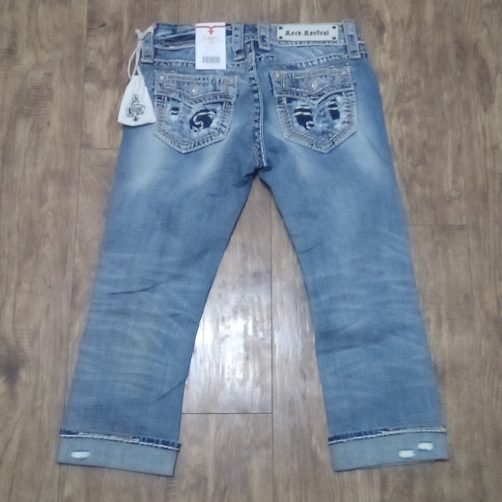 Rock Revival Capri 26 Bella Embroidered Distressed NWT